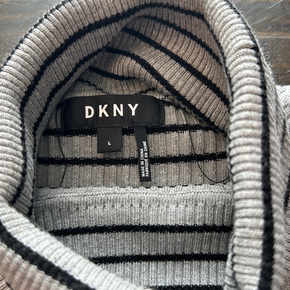 DKNY women black gray stripe long sleeve turtle neck sweater size Large - Picture 8 of 10